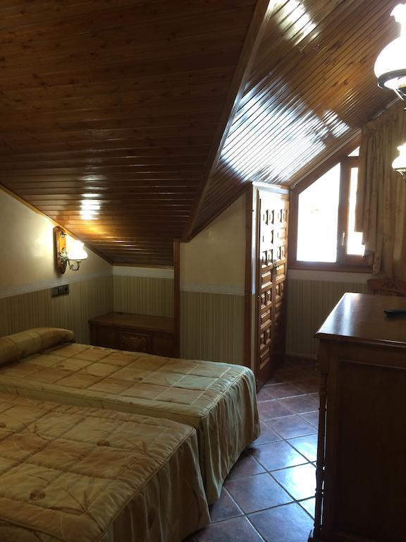 Hostal La Font Os de Civis Ruang foto