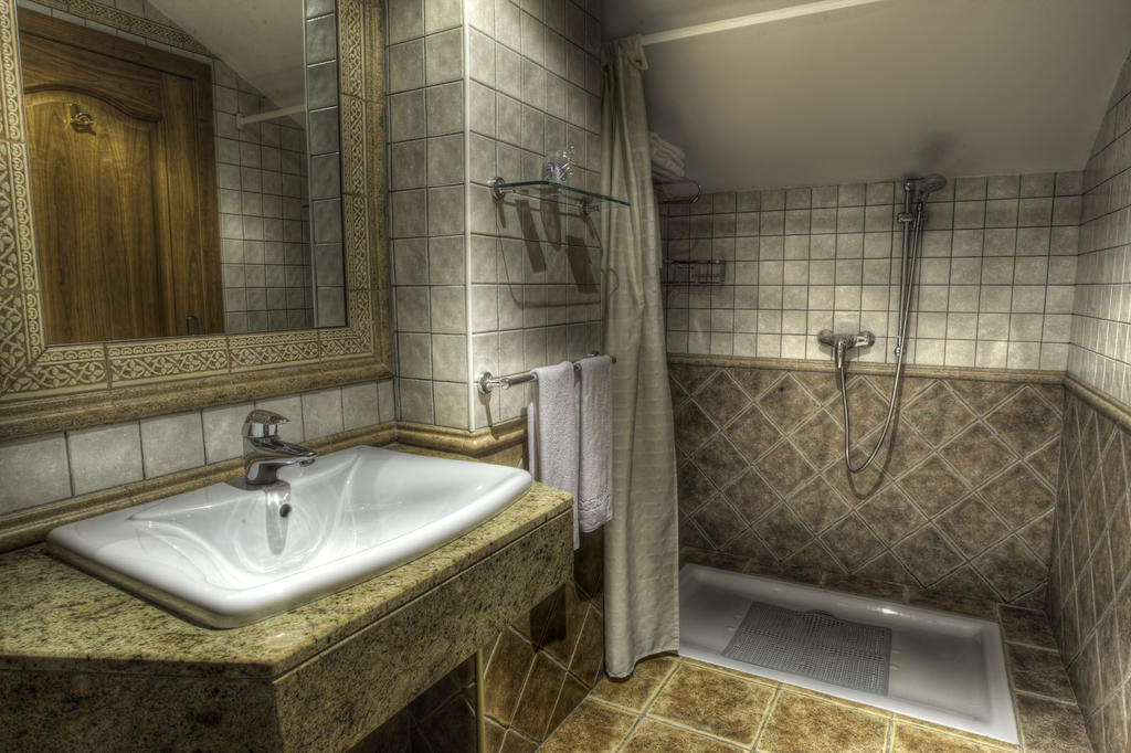 Hostal La Font Os de Civis Bagian luar foto